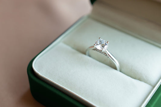 Biżuteria ze stali chirurgicznej — elegancja, trwałość i bezpieczeństwo dla każdej kobiety