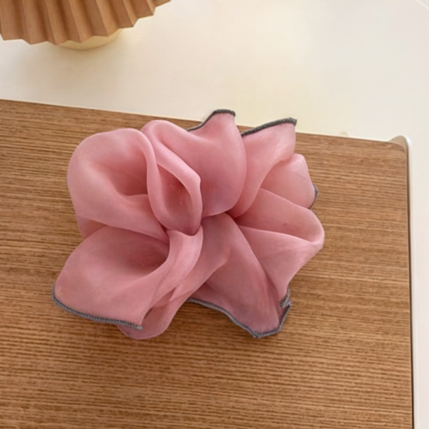 Duże gumki do włosów scrunchie z oblamówką