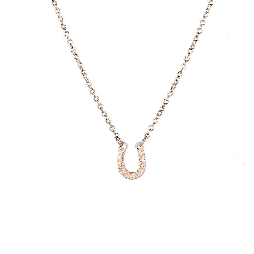 Naszyjnik z zawieszką w kształcie podkowy