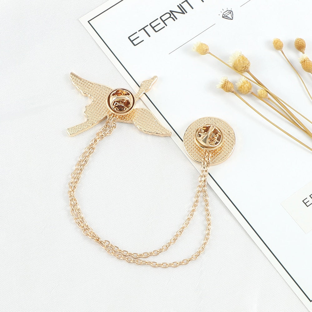 Przypinka z motywem ptaka