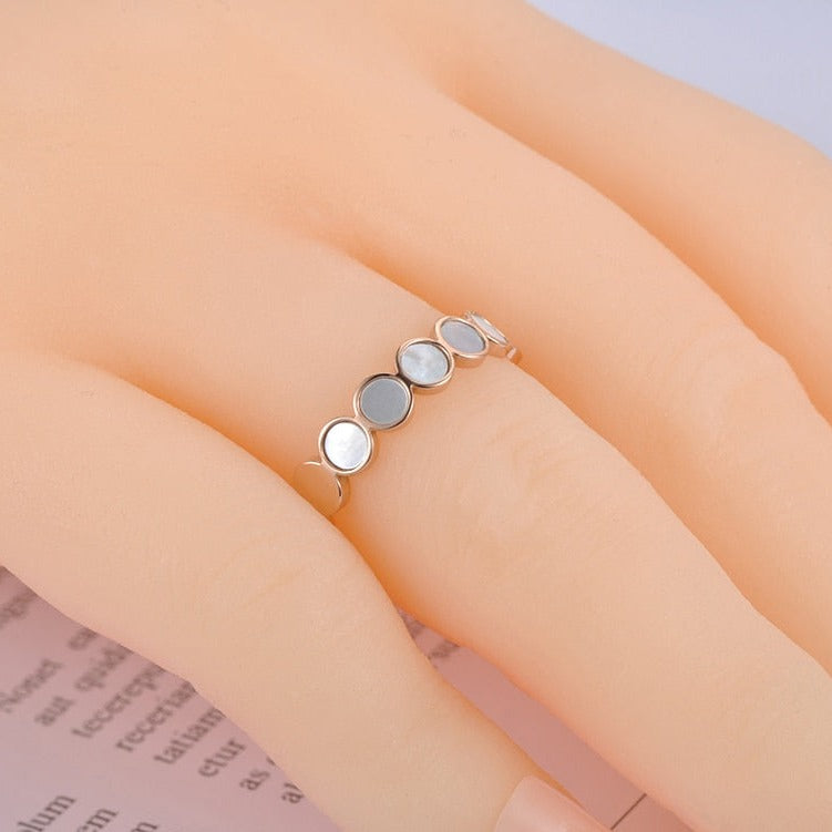 Pierścionek typu obrączka