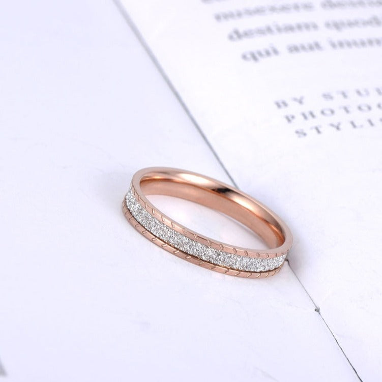 Obrączka z cyrkoniami