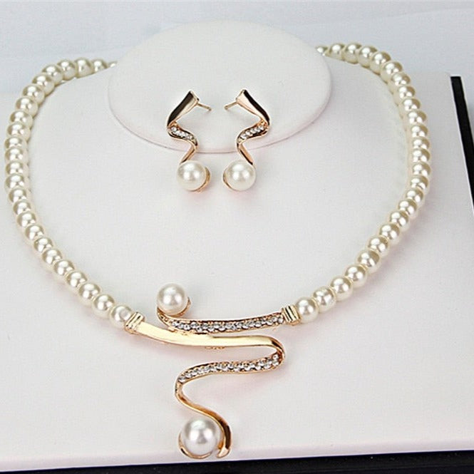Komplet biżuterii z imitacją pereł