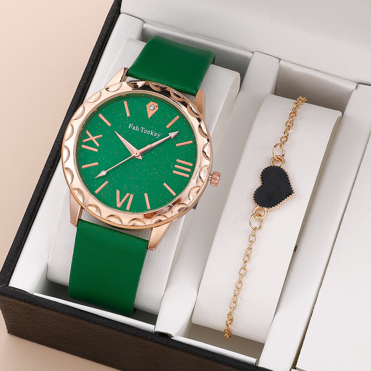 Damski zegarek ze złotymi akcentami z bransoletką