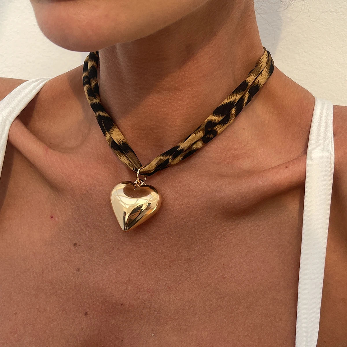Choker z sercem