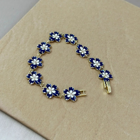 Bransoletka z motywem kwiatów