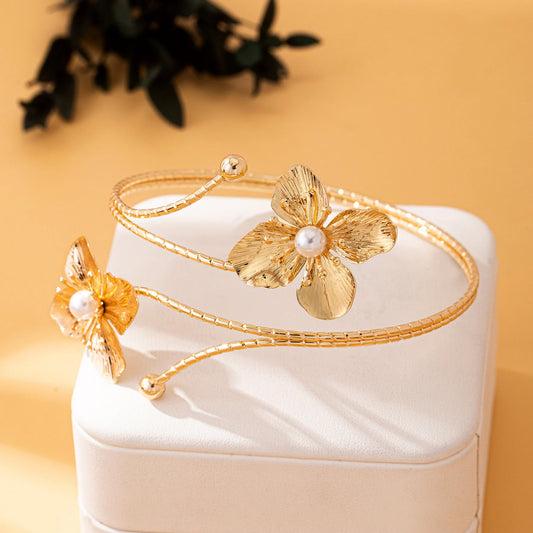 Bransoletka na ramię - kwiaty z perłą