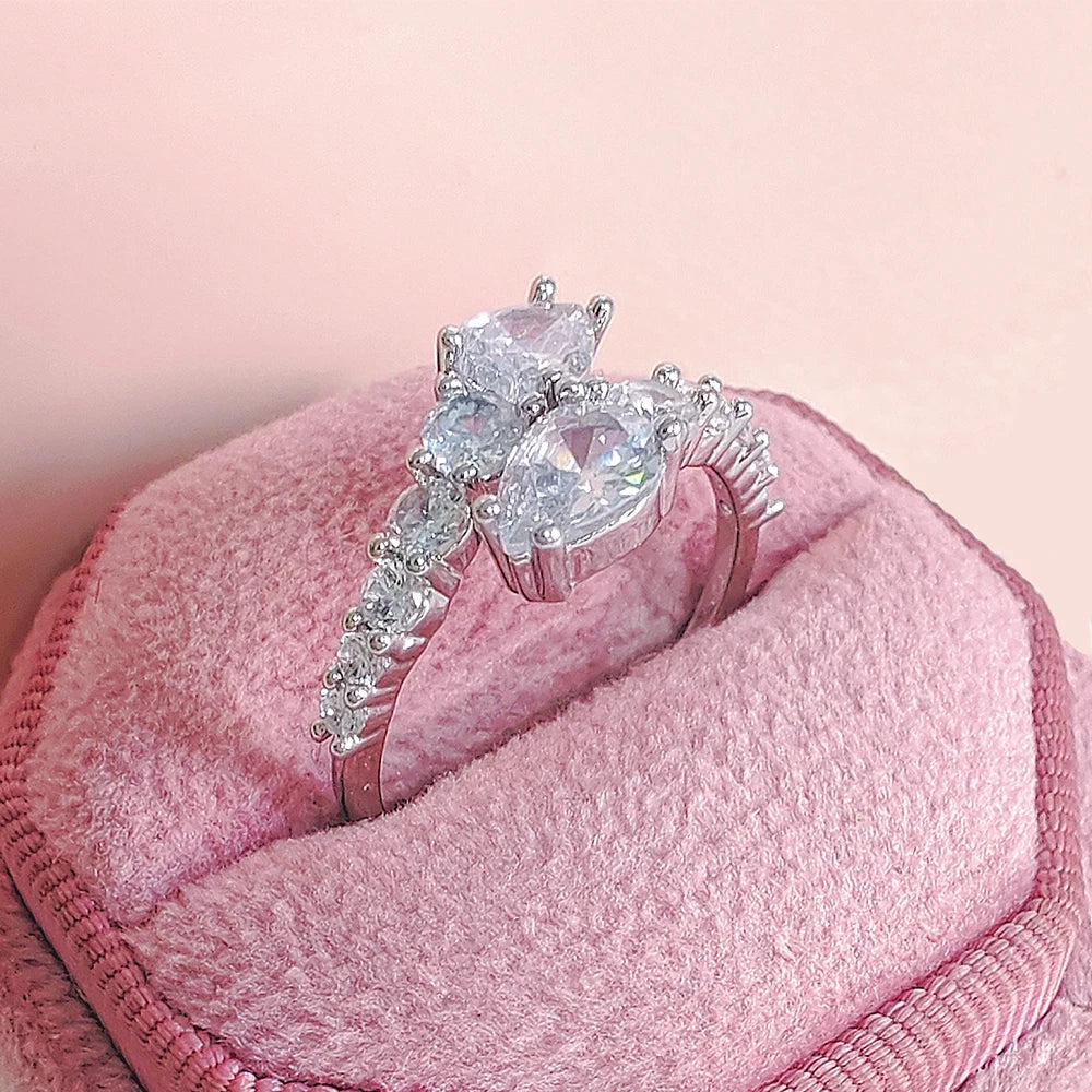 Pierścionek z cyrkoniami