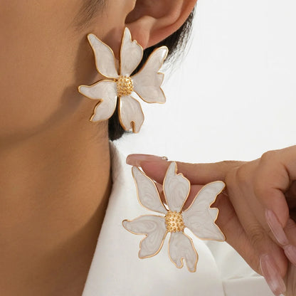 Kolczyki kwiaty o nieregularnym kształcie