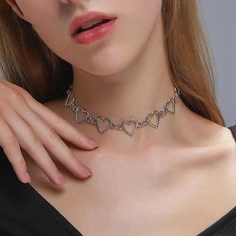 Naszyjnik typu choker z sercami