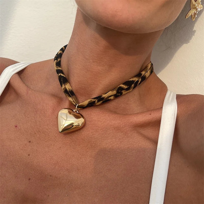Choker z sercem