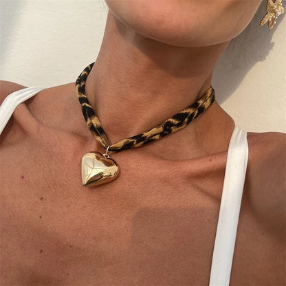 Choker z sercem