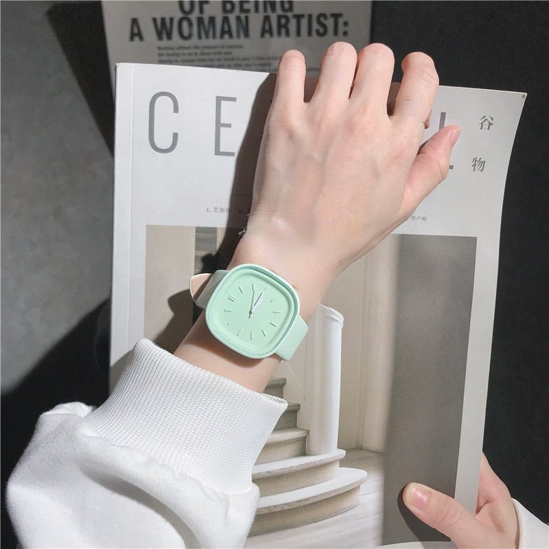 Minimalistyczny silikonowy zegarek damski